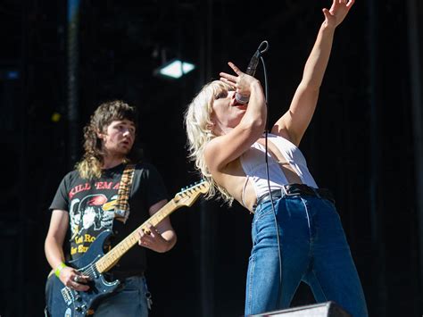 amyl and the sniffers song.